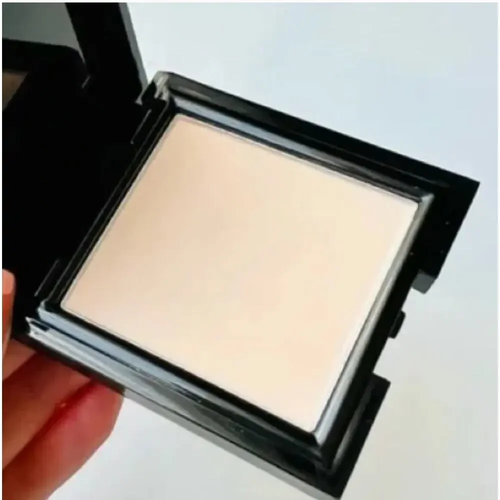 Reina Rebelde On Your Face Finishing Powder in Perla Deluxe Travel Size